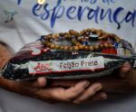 Terços e chaves: objetos estão sendo abençoados na Festa da Penha