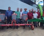 Escola rural de Anchieta recebe novos equipamentos agrícolas