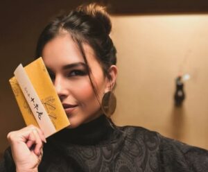 Trombofilia: entenda doença de Mariana Rios e saiba como se prevenir A foto mostra Mariana Rios com problema de trombofilia
