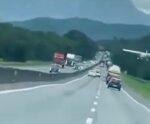 Vídeo | Avião faz pouso forçado entre carros e caminhões na BR-101