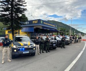 PRF do Espírito Santo presta homenagem aos três agentes mortos no RJ prf acidente