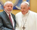 Lula vai ao Vaticano e adia decisões sobre ministérios e INSS