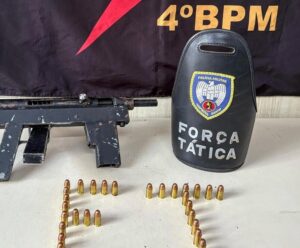 PM apreende submetralhadora durante patrulhamento em Vila Velha Submetralhadora em Vila Velha