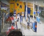 VÍDEO | Criminoso armado assalta posto de combustível em Alegre