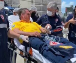 Cirurgia de Bolsonaro no intestino termina após mais de 11h; veja