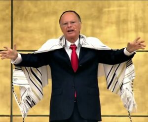 Edir Macedo retorna à lista da Forbes com fortuna de US$ 1,8 bilhão Imagem ilustra bispo edir macedo