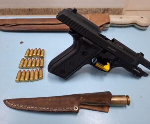 Homem invade pronto-socorro, ameaça plantonistas e é detido em Guaçuí homem é preso em guaçuí