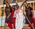 “Paixão de Cristo”: espetáculo emociona milhares de pessoas em Alegre 