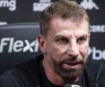 Pedrinho reforça desejo do Vasco de enfrentar Flamengo em São Januário