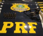 PRF prende homem com arma ilegal e mandado de prisão na Serra