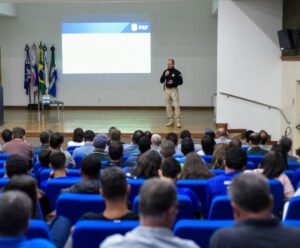 Palestra em Cachoeiro inicia ação sobre transporte seguro de rochas palestra rochas