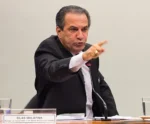 Moraes proíbe Malafaia de sair do país e manda PF apreender seu passaporte
