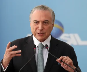 Temer diz que Bolsonaro pode entrar em articulação para 2026