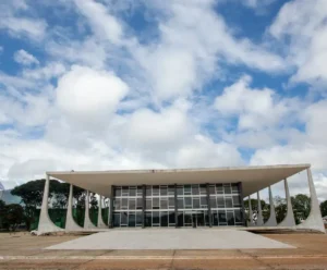 Moraes vota por 10 anos de prisão para Zambelli por invasão ao CNJ