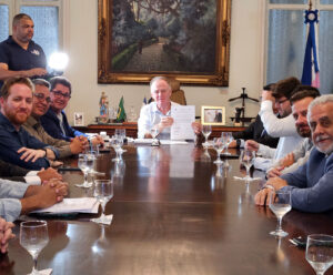 Governo do ES assina contrato para abastecimento com energia solar