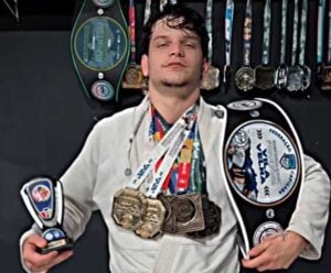 Atleta de Castelo emplaca 10 vitórias seguidas no jiu-jítsu Atleta de jiu-jítsu em Castelo