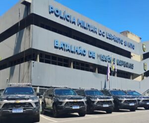 Jovem é presa carregando crack em ônibus na BR-101 Batalhão de Missões Especiaiss
