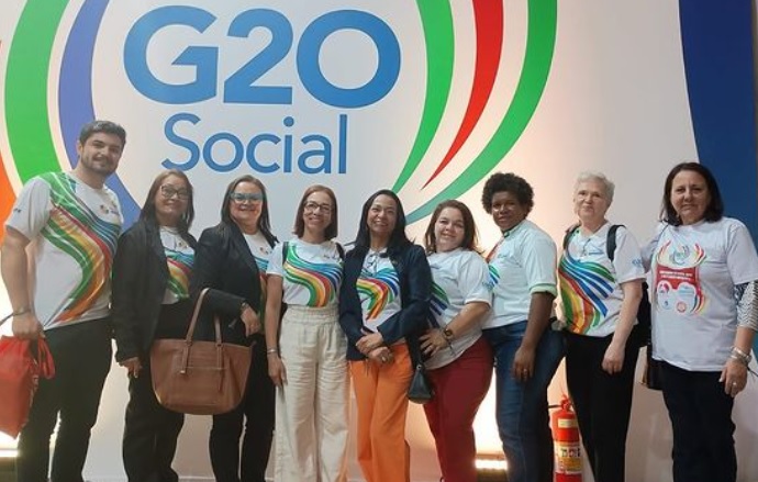Denice Silva Gonçalves (na foto, a quarta da esquerda para a direita), coordenadora do MNODS-ES fala sobre a urgência de buscar soluções socioambientais (Foto: divulgação) Denice Silva Gonçalves (na foto, a quarta da esquerda para a direita), coordenadora do MNODS-ES fala sobre a urgência de buscar soluções socioambientais (Foto: divulgação)