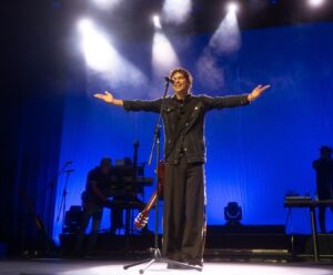 Jorge Vercillo apresenta turnê comemorativa JV30 em Vitória no dia 9