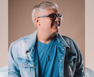 Cantor Lucas Turini traça nova rota em busca do sonho musical