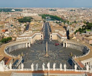 URGENTE! Fumaça branca no Vaticano: novo papa é eleito