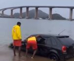 Vídeo | Carro é encontrado dentro do mar em Vitória; veja