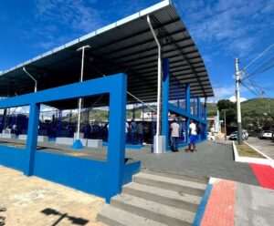 Governador inaugura reforma de quadra e reforça investimentos no Sul