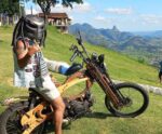 Moto de madeira