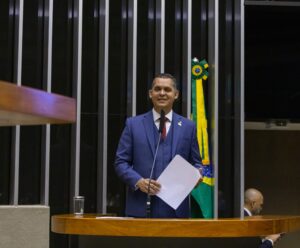 Deputado capixaba propõe marco legal para criadores de aves
