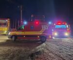 Tragédia: 5 ocupantes do mesmo carro morrem após batida com caminhão Viaturas dos Bombeiros e caminhão parados em trecho da BR-280 durante a madrugada, com luzes de emergência acionadas, em operação de resgate após grave acidente entre carro e caminhão que deixou cinco mortos no Norte de Santa Catarina.