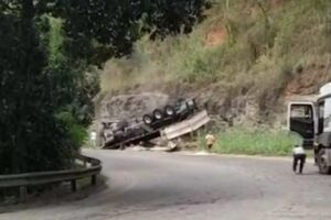 acidente curva de jaqueira