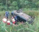 Ibiraçu: carro capota e deixa feridos na BR-101