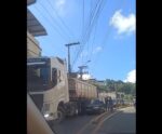 VÍDEO | Acidente entre carro e caminhão travam trânsito em Cachoeiro