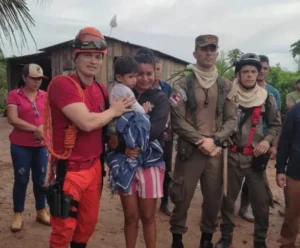 Menino de 2 anos é resgatado com ajuda de cães no Norte
