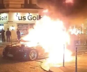 Confusão marca comemoração dos torcedores em Paris após vitória do PSG confusão psg