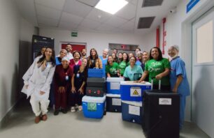 Imagem ilustra corpo de enfermagem posando para foto da captação de órgão