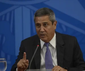 PGR quer manter Braga Netto preso por risco à investigação de golpe