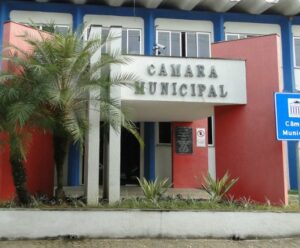 Vereadores de Aracruz propõem aumento de salário e mais cargos