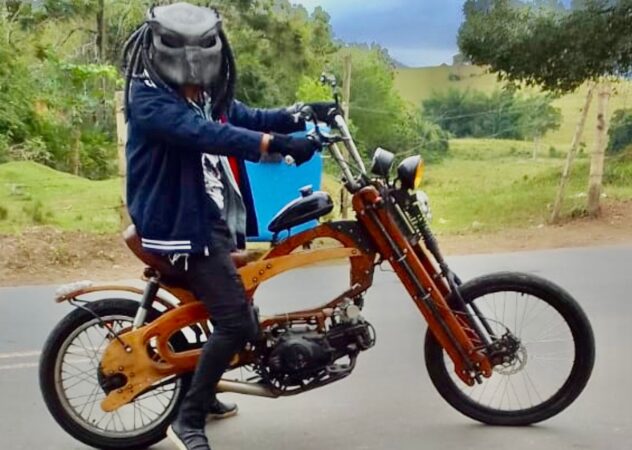 moto de madeira
