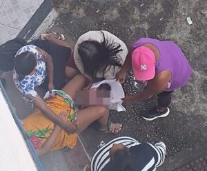 VÍDEO | Adolescente dá à luz em calçada em Vila Velha nenem nasce na calçada