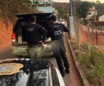 Homens de preto prendeu seis pessoas na manhã desta sexta-feira (16) durante a segunda fase da Operação Dominó