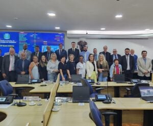 Câmara aprova emenda que garante acúmulo de cargos para pedagogos