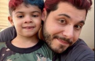 A foto mostra o filho de Marília Mendonça com o pai