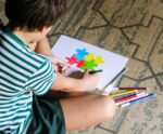 A epidemia digital de desinformação sobre o Autismo