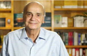 A foto mostra Dráuzio Varella renomado médico