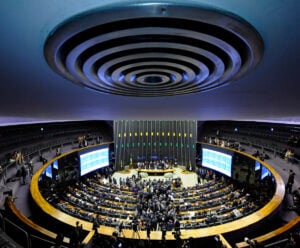Mais Cargos, Mais Gastos: o Congresso ignora o país real