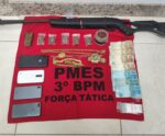 PM flagra tentativa de tráfico e apreende drogas e arma em Alegre
