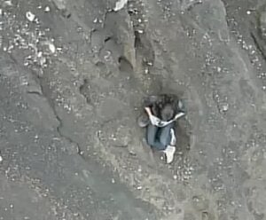 Brasileira na Indonésia foi resgatada sem vida Mulher brasileira identificada como Juliana Marins é localizada caída em encosta de penhasco no vulcão Rinjani, na Indonésia, durante operação de resgate. Cena mostra o local de difícil acesso onde ela permaneceu por dois dias.