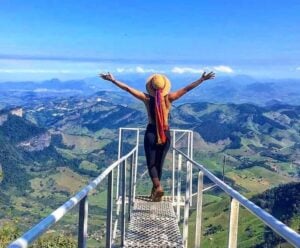 Veja cinco trilhas imperdíveis para desbravar no Espírito Santo Mirante da Pedra da Penha, em Cachoeiro