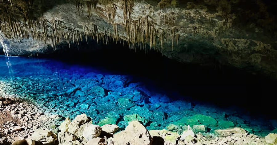 Gruta do Lago Azul, uma das cavernas mais incríveis do Brasil. Foto: Andrea Miramontes @ladobviagem Gruta do Lago Azul, uma das cavernas mais incríveis do Brasil. Foto: Andrea Miramontes @ladobviagem